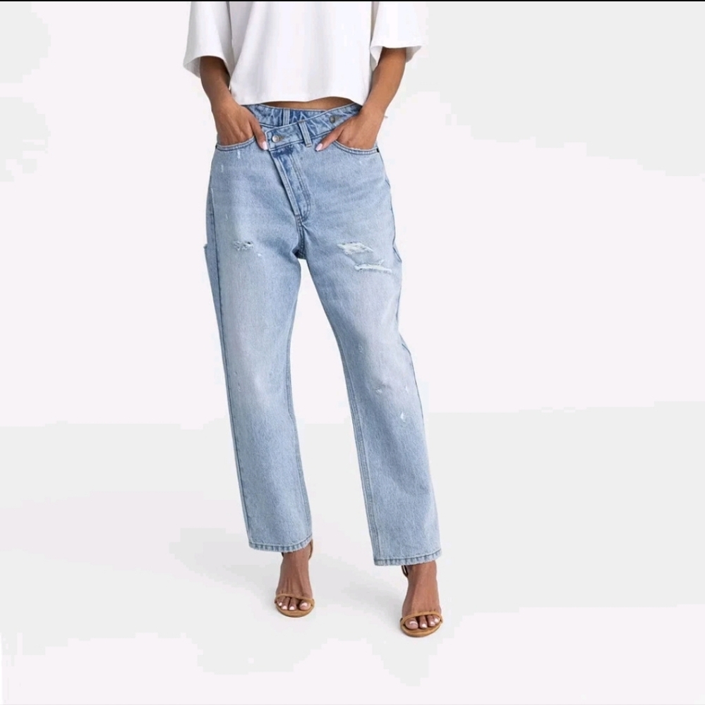 KBB by KAHLANA Women's Mid-Rise Tapered Leg 'The Dylan Jean' - Light Wash 8
